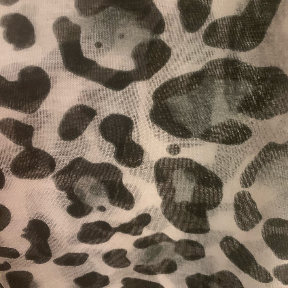 Leopard Scarf - Picture 3 of 3